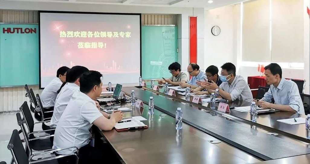 市場(chǎng)監督管(guǎn)理局領導(dǎo)及專家來八哥影院開展項目檢(jiǎn)查指導工作!