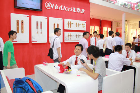 2.搜(sōu)狐家居記者采訪營銷中心總監劉(liú)冠賢先生.jpg