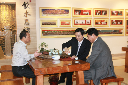 陳董在（zài）曆史文化錧接（jiē）待（dài）客戶