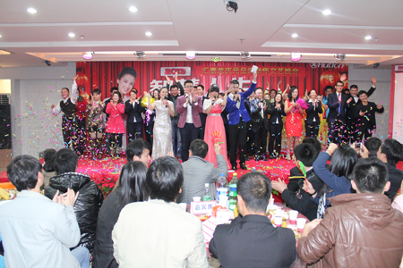 八哥影院2013年元旦(dàn)晚會溫(wēn)馨(xīn)舉辦