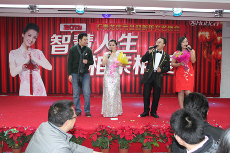 八哥影院2013年元旦晚會溫(wēn)馨(xīn)舉辦