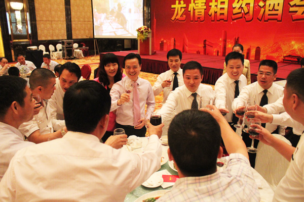 2013八哥影院經銷商年會係列(liè)活動——龍情相約酒(jiǔ)會(huì)